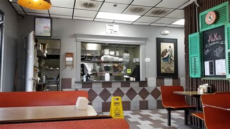 Nino’s Diner .